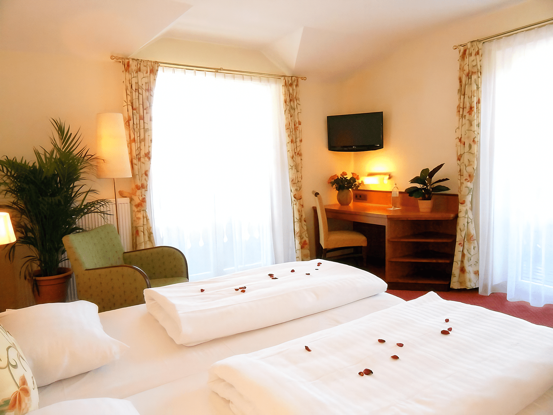 Helles Familienzimmer mit Blick