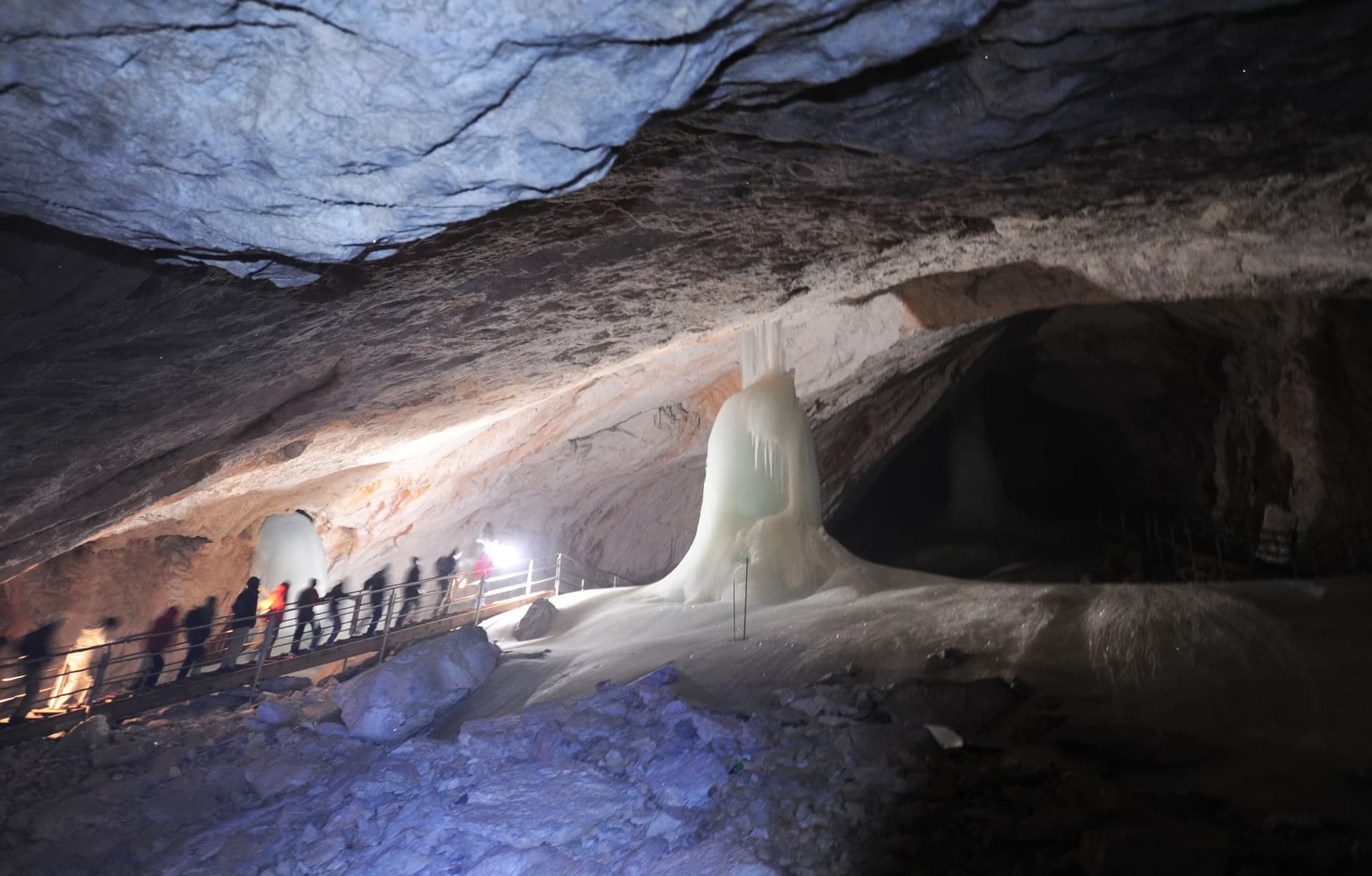 Eisriesenwelt Werfen – 40 minutes away